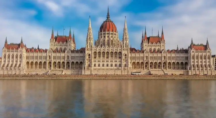 Cómo comprar entradas para la visita guiada del Parlamento en Budapest